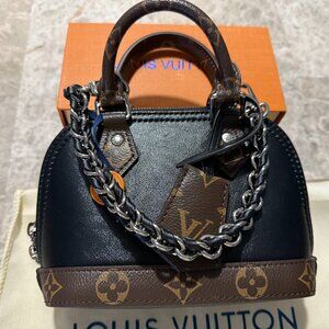 TOP QUALITY MINI Fashion Bag! New and comes with LV Shopping Bag!!